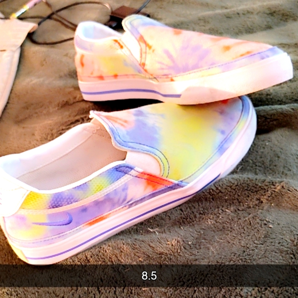 Nike tye dye slip ons